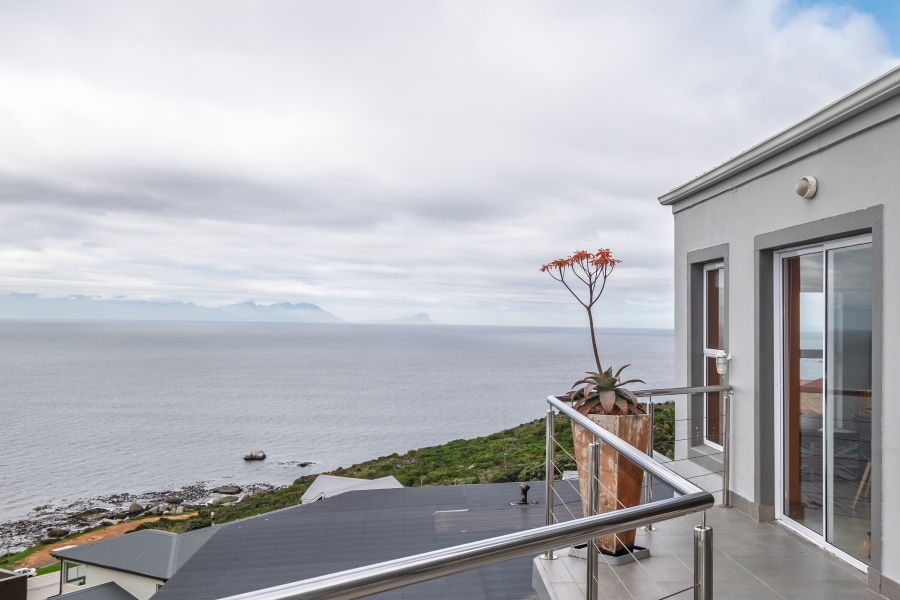 5 Bedroom Property for Sale in Murdock Valley Western Cape